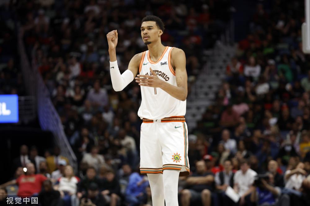 亚的比赛中 亚的比赛中