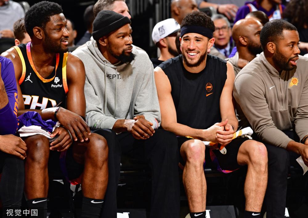 加期待他在 加期待他在